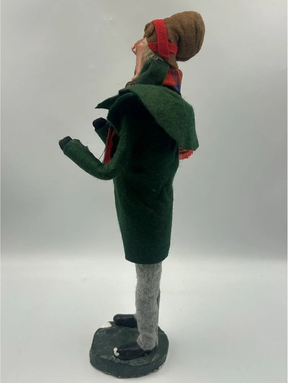 Vintage 1982 Byers Choice Ltd Caroler Woman Green Coat Plaid Scarf 13” Figurine